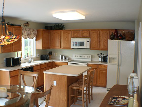 2nd image of 9141 Oakview Ct