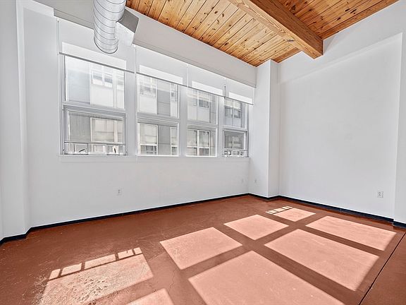 5th image of 118 Holmes St Unit 203