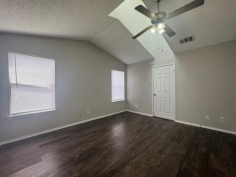 522 Cutty Trl #B — Photo 14