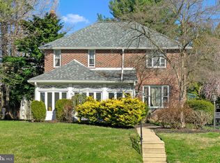 7017 Sherwood Rd, Philadelphia, PA 19151