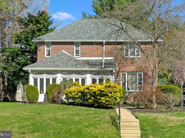 7017 Sherwood Rd, Philadelphia, PA 19151