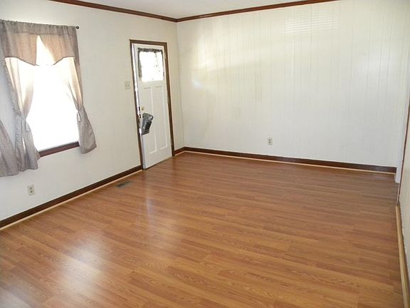 5th image of 120 Poplar St