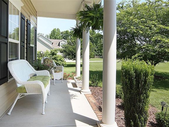 4th image of 126 Lake Walk Dr