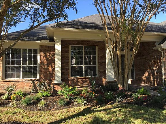 3rd image of 15814 Bennet Chase Dr