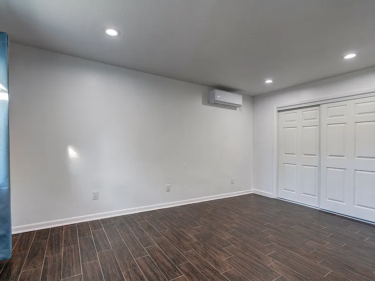 1476 N Wilson Ave — Photo 9