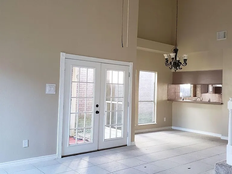 6649 Queensclub Dr — Photo 6