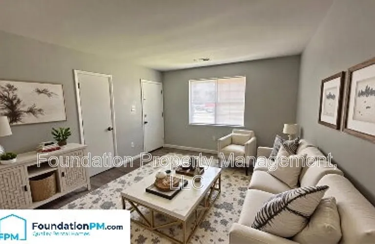 1056 Hudson St — Photo 8