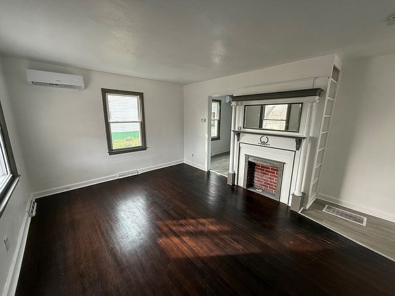 2nd image of 775 Melrose Ave