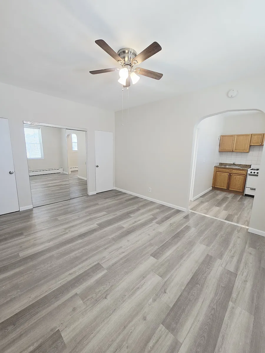 Building Photo - 444 E 36th St #13