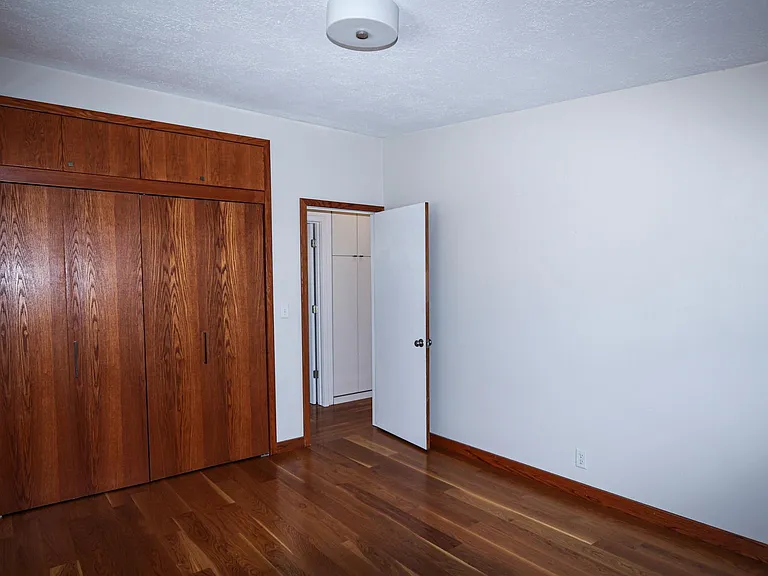 1859 E Hillcrest Ave — Photo 10