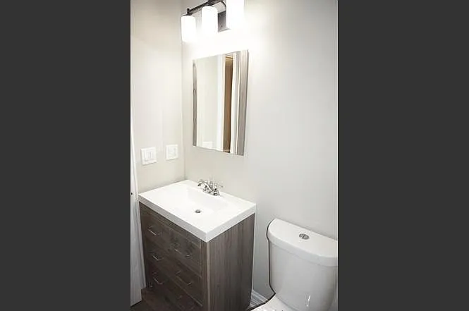 7828 S Phillips Ave #2 — Photo 7