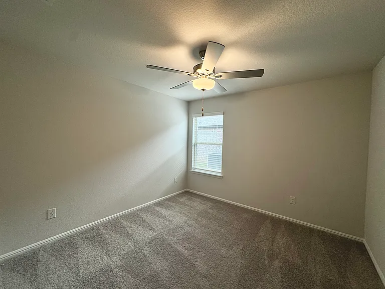 1424 Avalon Ct — Photo 10