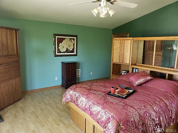 5th image of 4933 N Island Dr E