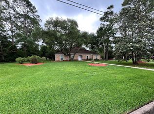 205 Hillcrest Dr, Alvin, TX 77511