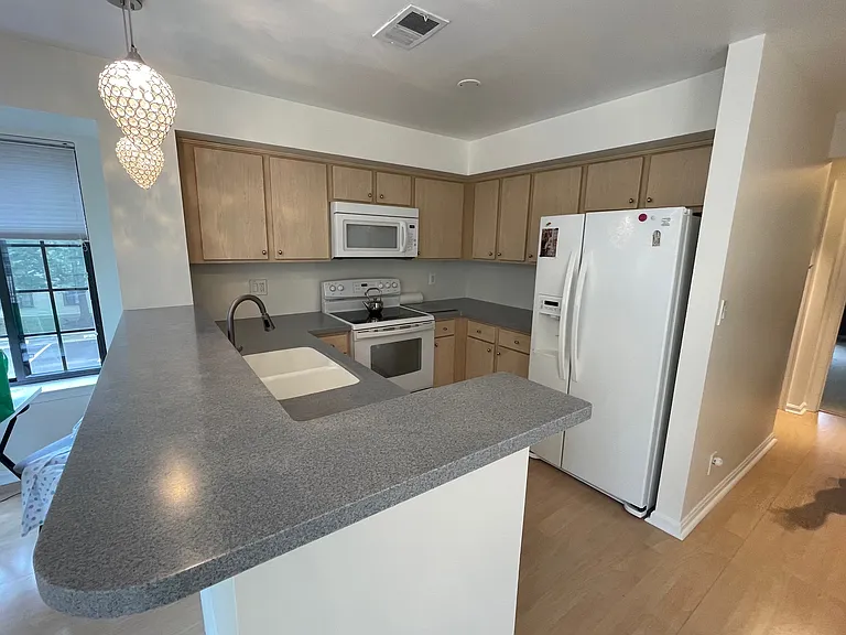 6000 Curtier Dr #B — Photo 5