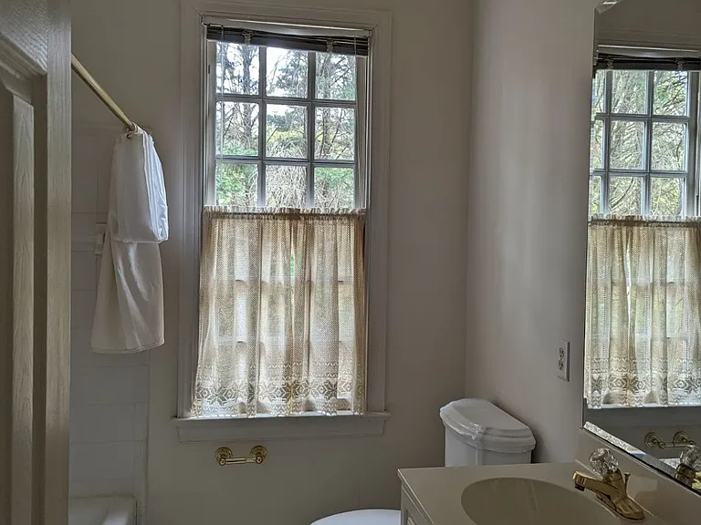 Upstairs Bathroom layout.
