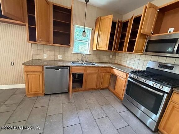 4th image of 304 Vacation Ln