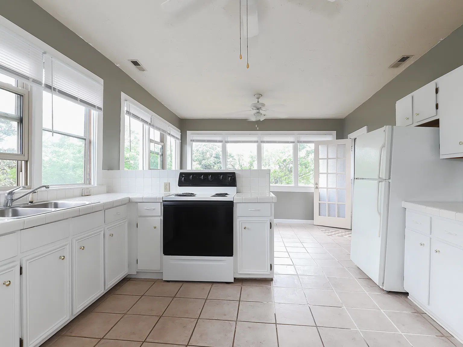 1 bed, 725 sqft, $1,285 — Photo 3