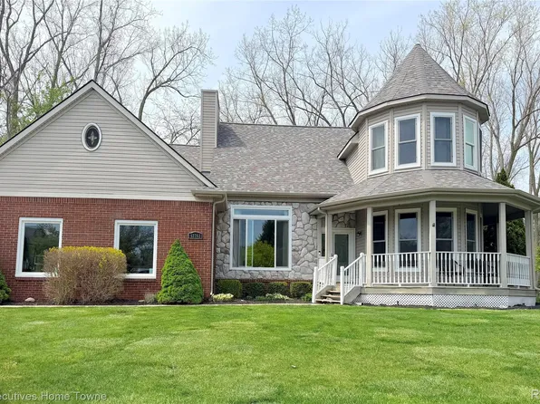 52762 S Weathervane Dr, Chesterfield, MI 48047