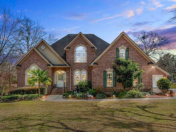 2nd image of 619 Barr Rd