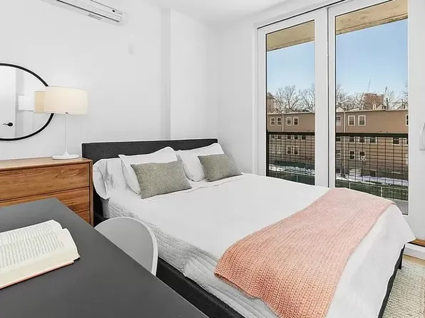 10 Lexington Avenue image 1 of 13