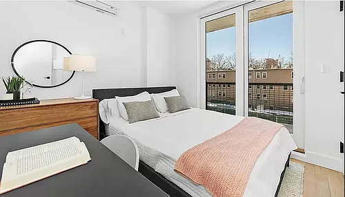 10 Lexington Ave Photo 1