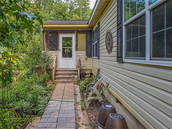 3rd image of 2311 Chrisco Rd W