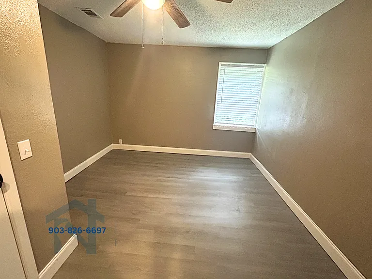 601 Thomas St — Photo 11