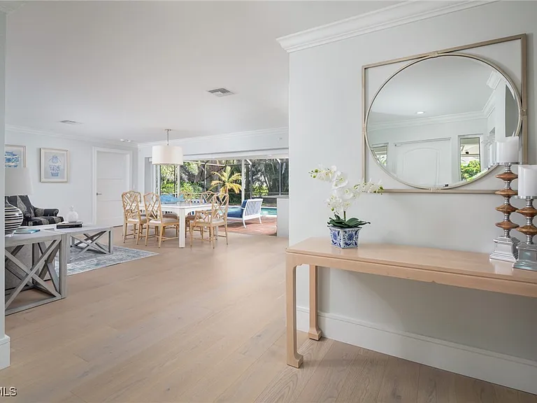 635 Fountainhead Ln — Photo 14