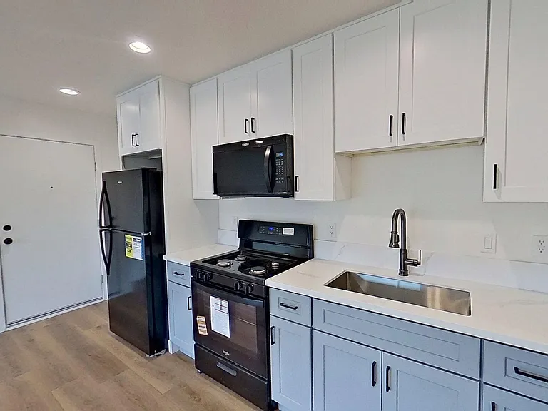 829 N Garfield St — Photo 101