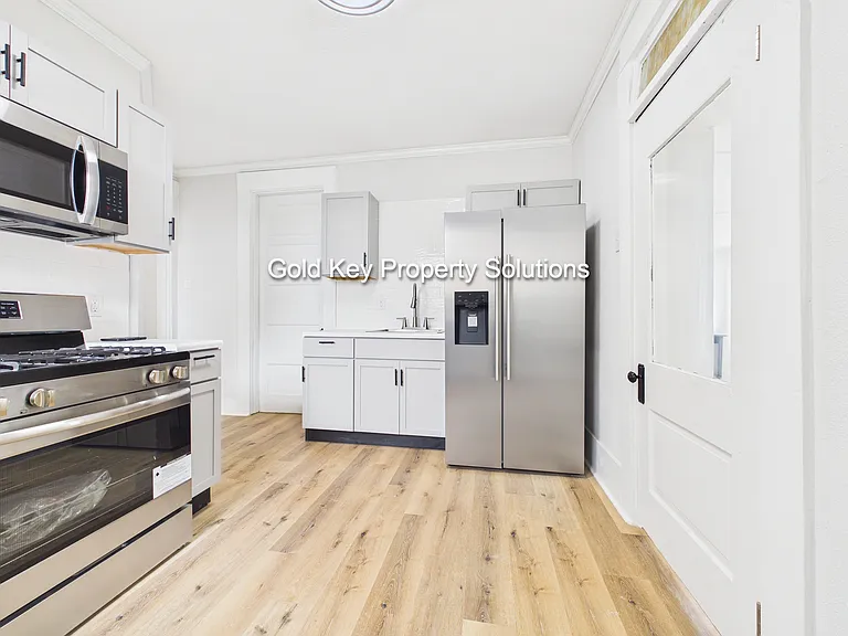 2420 Jackson St — Photo 6