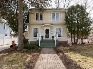 671 Oak St, Elgin, IL 60123