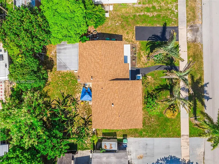 1010 NW 196th St — Photo 44