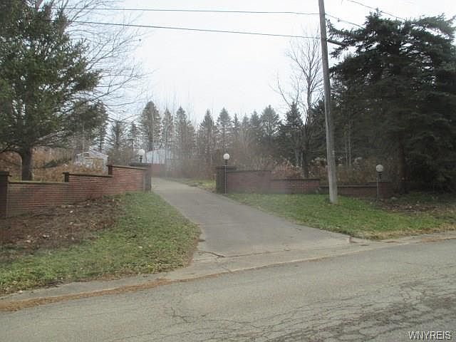 1st image of 10010 Skyline Dr