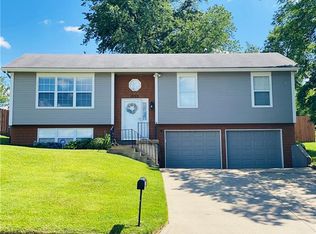1033 Ironmoulders St, Leavenworth, KS 66048