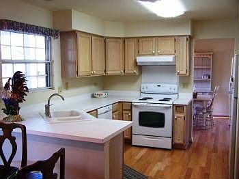3rd image of 1136 Oxford Ln