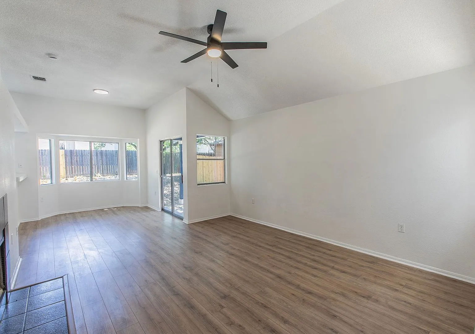 4 Bed / 2 Bath Home - Northeast San Antonio — Photo 3
