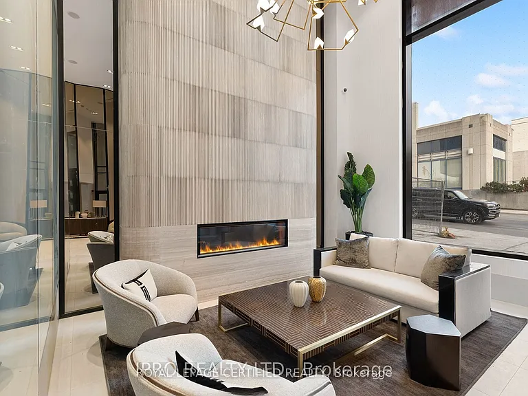 2020 Bathurst St #919 — Photo 2