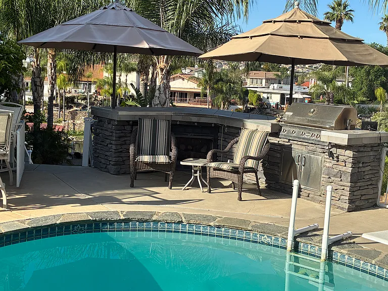 Shaded seating and 5 burner bbq.