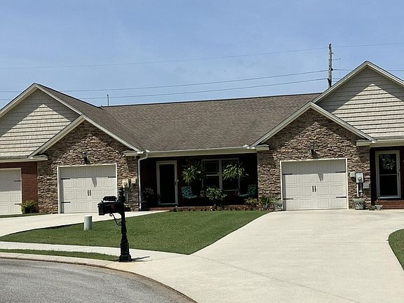 2nd image of 1752 Chelsa Dr NE