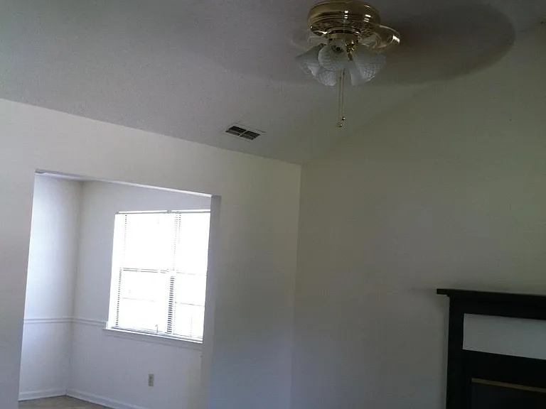 663 Windhaven Dr — Photo 2