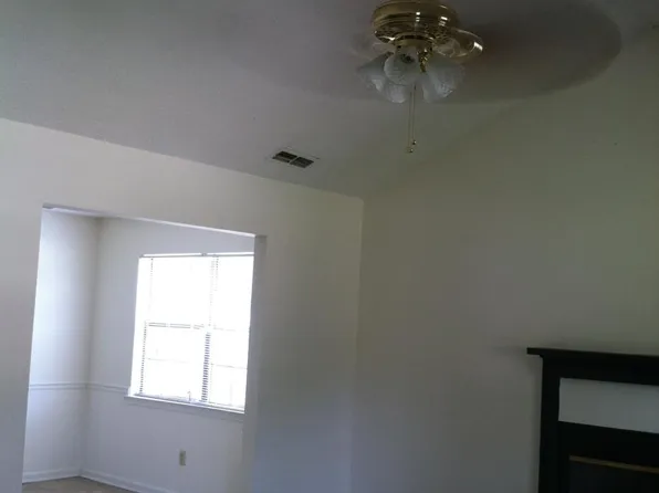 663 Windhaven Dr, Hinesville, GA 31313