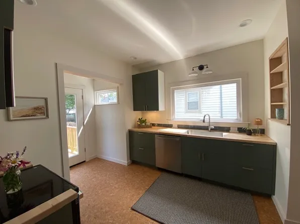1421 Sigsbee St SE, Grand Rapids, MI 49506