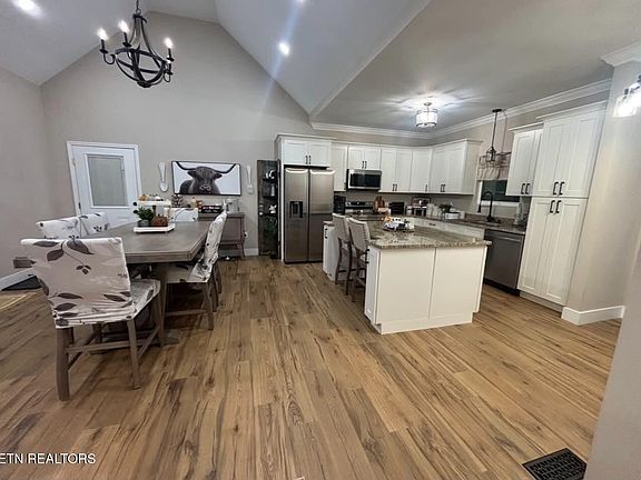 2nd image of 194 W Park Cir