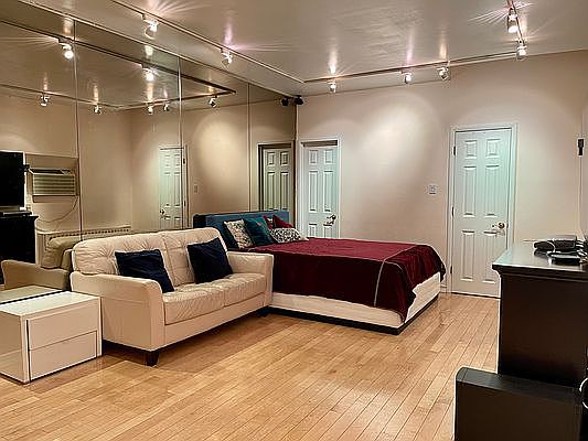 2nd image of 32 W 40th St APT 2H