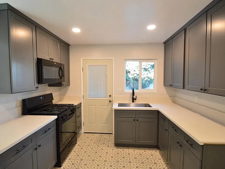 5358 Howard St #5366-A — Photo 6