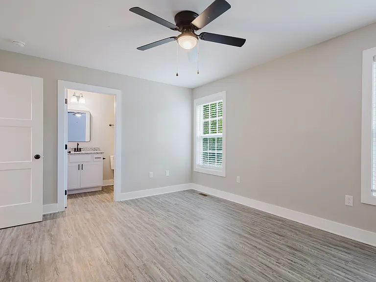 326 Elm St — Photo 9