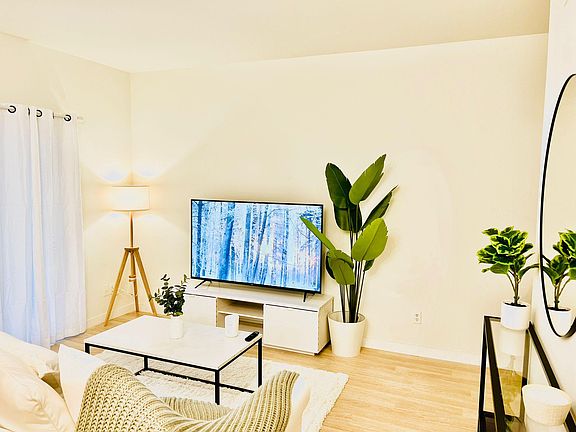 2nd image of 1315 26th St APT 104