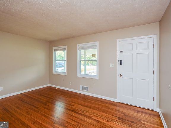 3rd image of 897 King Dr SE