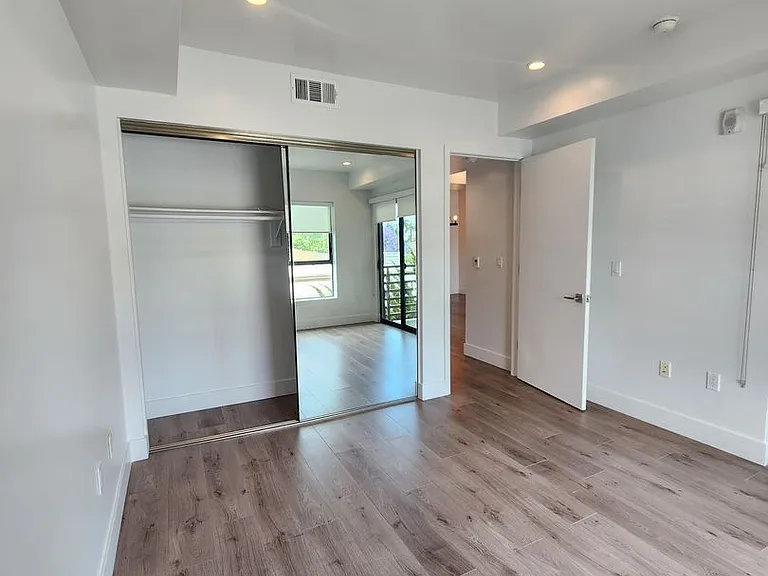 4227 McLaughlin Ave #303 — Photo 13
